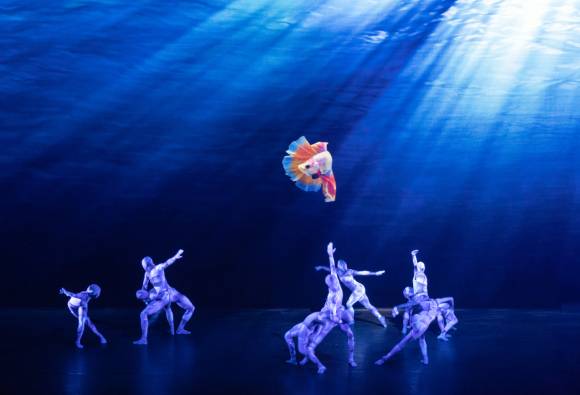 Wayne McGregor's UniVerse: A Dark Crystal Odyssey, Company Wayne McGregor artists, Royal Opera House, London (2023), foto Andrej Uspenski