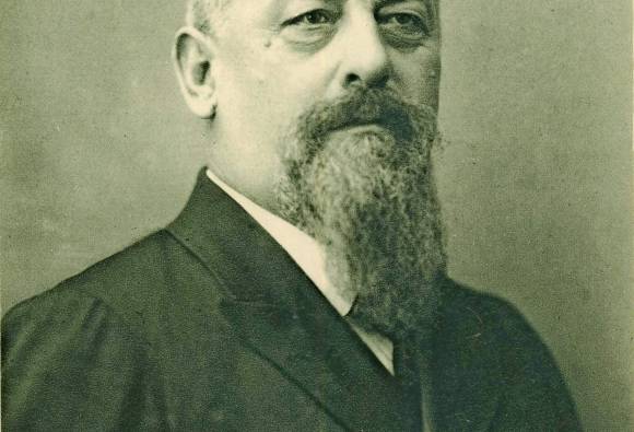 Ivan Tavčar v letih, ko je napisal Cvetje v jeseni_fotografija Avgusta Bertholda. Vir Album slovenskih književnikov, 1928