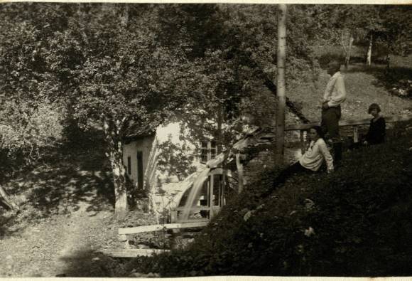 Fotografijo hrani Narodna in univerzitetna knjižnica v Ljubljani, rokopisna zbirka, zapuščina Alme Karlin, popotni dnevniki, 1934–36 