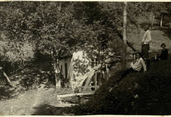 Fotografijo hrani Narodna in univerzitetna knjižnica v Ljubljani, rokopisna zbirka, zapuščina Alme Karlin, popotni dnevniki, 1934–36